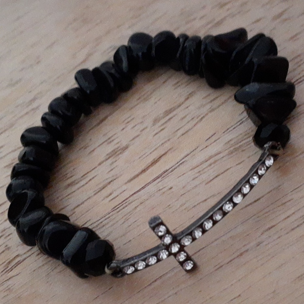Black Gemstone Gunmetal Cross Bracelet Q114